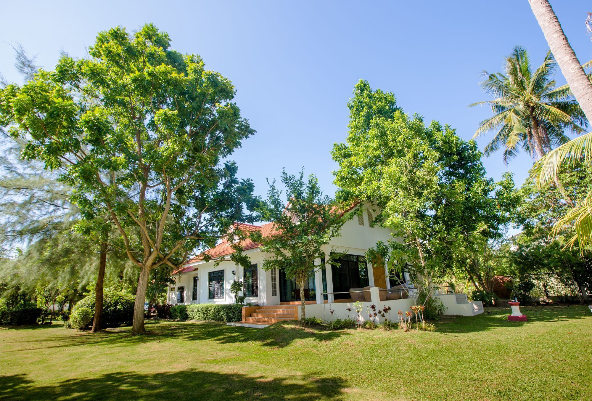 Villa Miracle Rawai Exterior photo